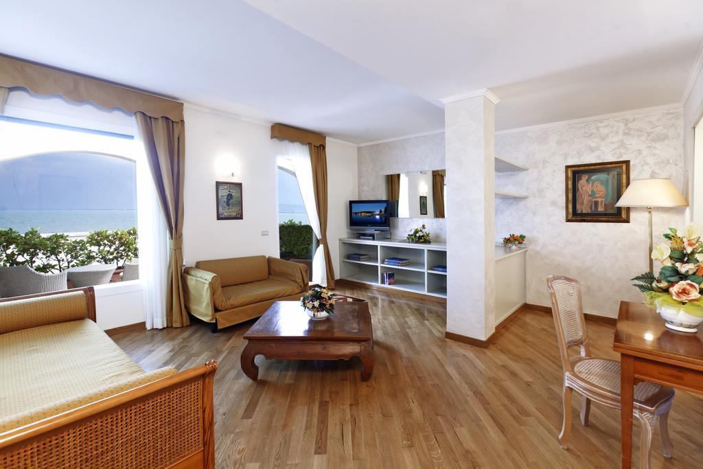 Baia D'Argento Hotel Порто Санто Стефано Екстериор снимка
