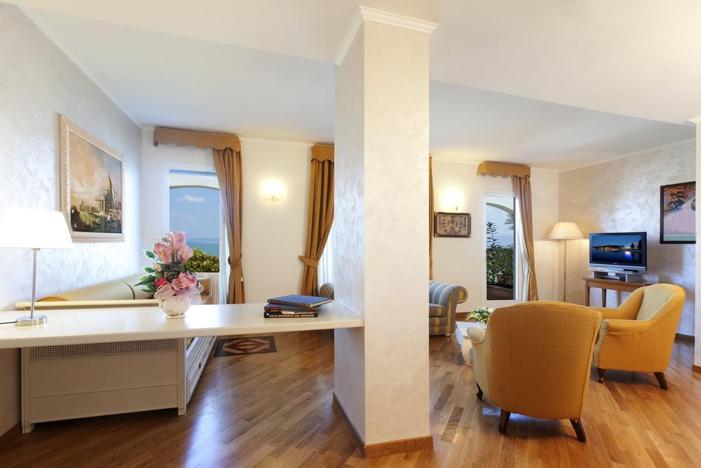 Baia D'Argento Hotel Порто Санто Стефано Екстериор снимка