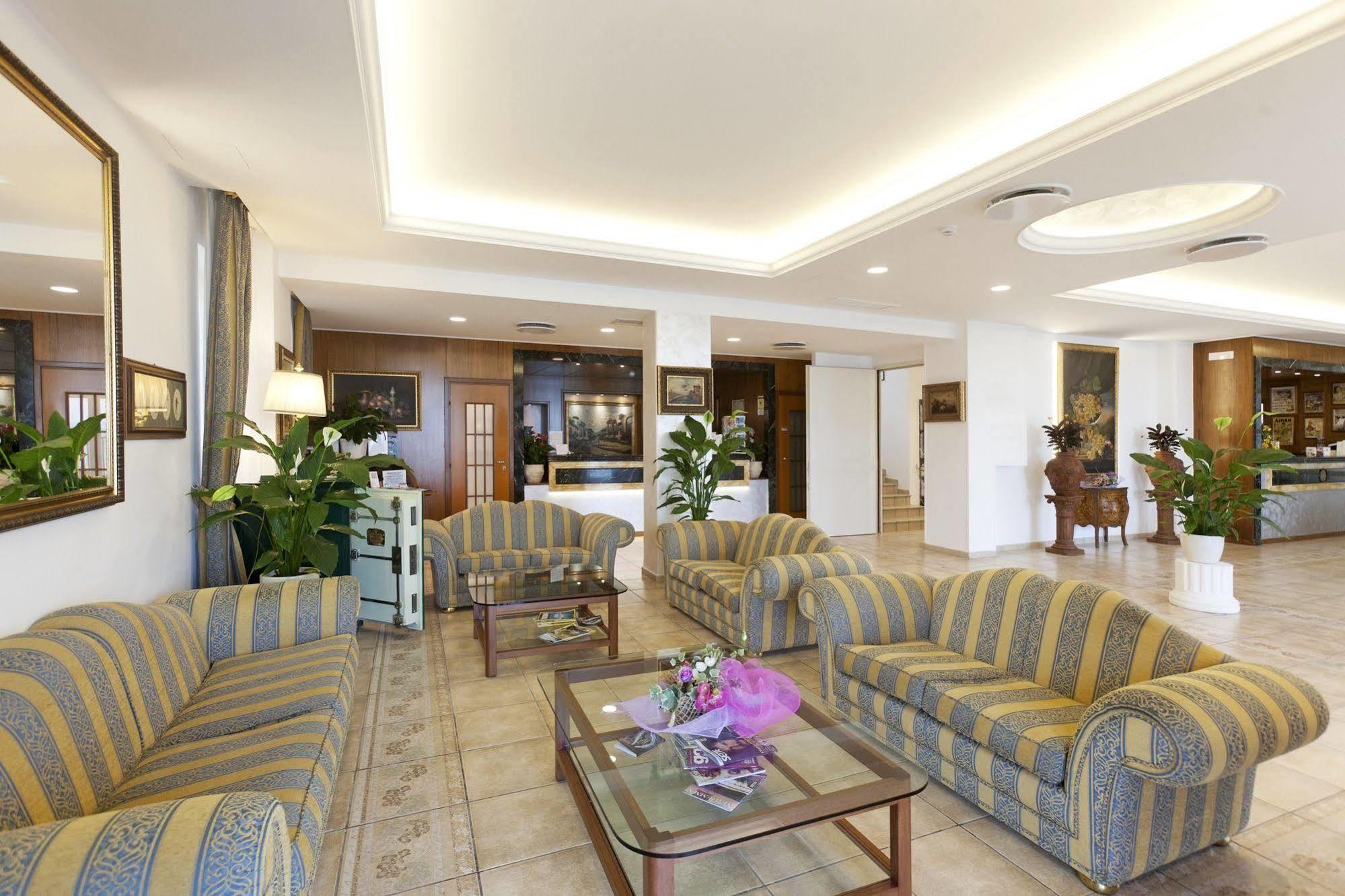 Baia D'Argento Hotel Порто Санто Стефано Екстериор снимка